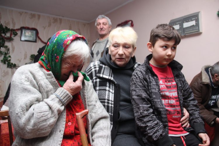 Денис Пушилин встретился с жителями, эвакуированными из освобожденных населенных пунктов на севере Республики