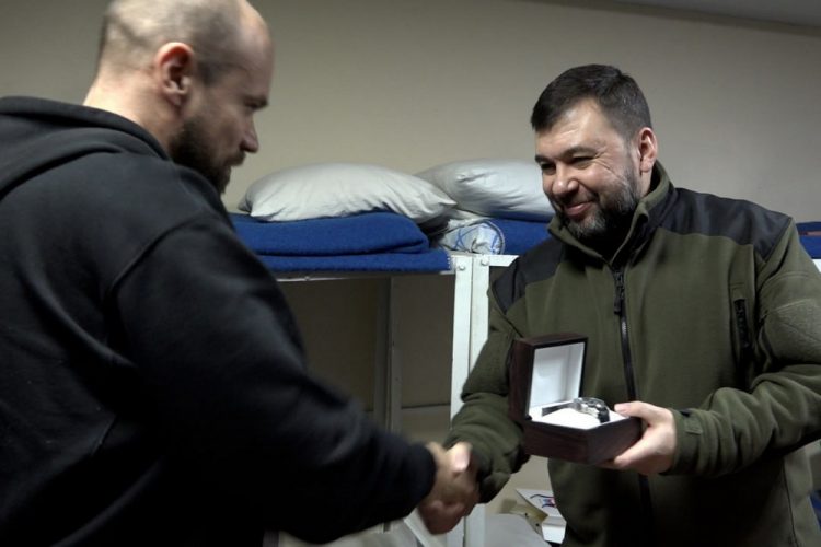 Денис Пушилин, Александр Сидякин и Артем Туров поздравили военкоров с профессиональным праздником