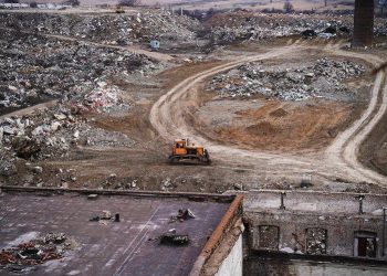 На самом большом полигоне строительных отходов в ДНР перерабатывают строительный мусор на вторсырьё