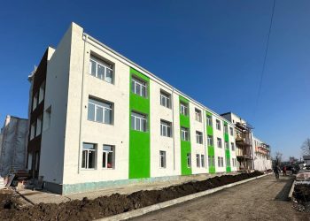 Восстановление главного лечебного корпуса в больничном городке Волновахи выполнено уже на 50%