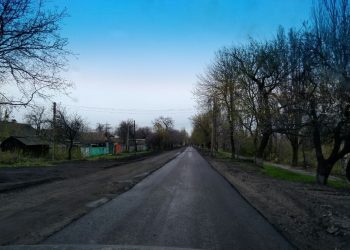 В Торезе продолжается ремонт внутригородских дорог