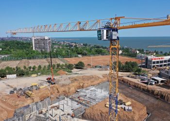 Филиал Нахимовки в Мариуполе строится круглосуточно