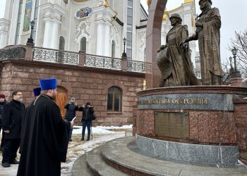 В ДНР прибыл огонь семейного очага, установленного на выставке-форуме «Россия»