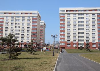 Денис Пушилин вручил ключи от новых квартир жителям Мариуполя