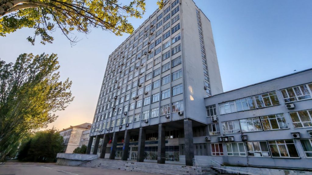 здание ДонГУ (бывший ДонНУ), Донецкий государственный университет в ДНР