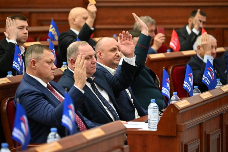 Константин Кузьмин избран Председателем Народного Совета ДНР