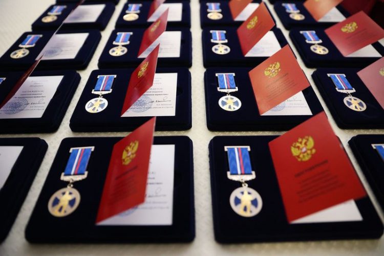 Дети-герои из ДНР получили награды за проявленное мужество в экстремальных ситуациях