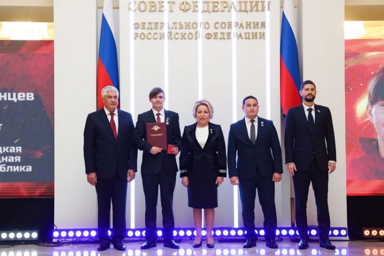 Дети-герои из ДНР получили награды за проявленное мужество в экстремальных ситуациях