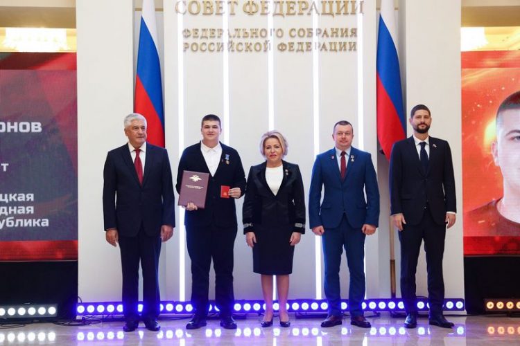 Дети-герои из ДНР получили награды за проявленное мужество в экстремальных ситуациях