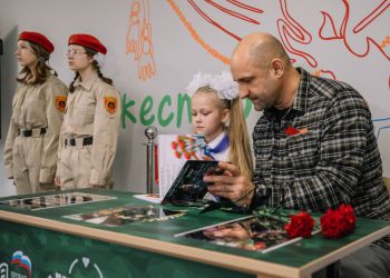 В мариупольской школе открыли «Парту Героя» в честь Владимира Жоги