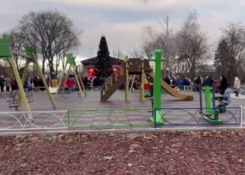 В пгт Володарское открыли обновленный Центральный парк