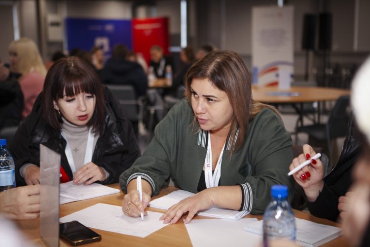В Центре созидания «Маяк» разработали проекты по развитию добровольчества в ДНР