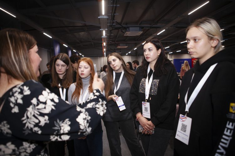 В Центре созидания «Маяк» разработали проекты по развитию добровольчества в ДНР