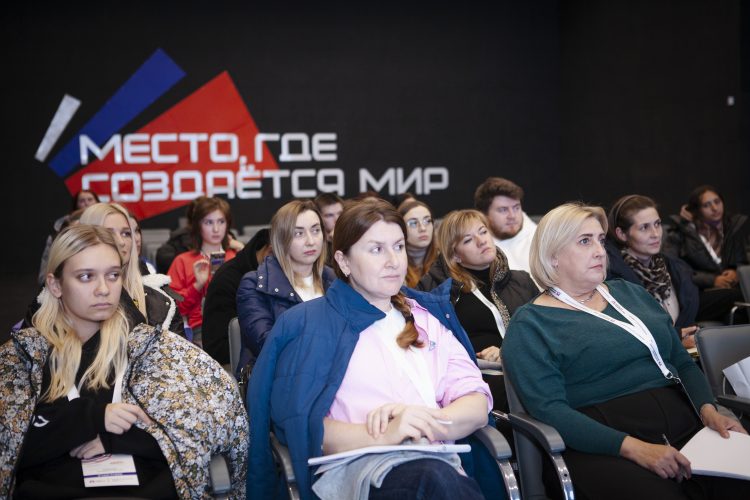 В Центре созидания «Маяк» разработали проекты по развитию добровольчества в ДНР