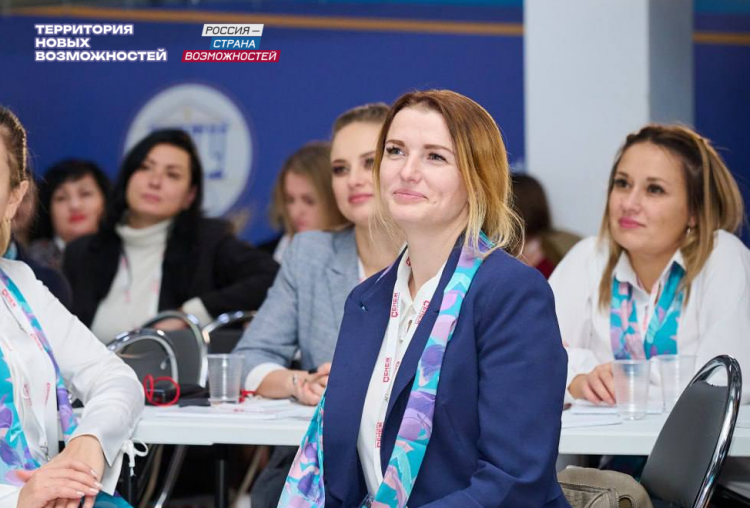 Многодетняя мама из ДНР провела урок лидерства в мастерской управления «Сенеж»