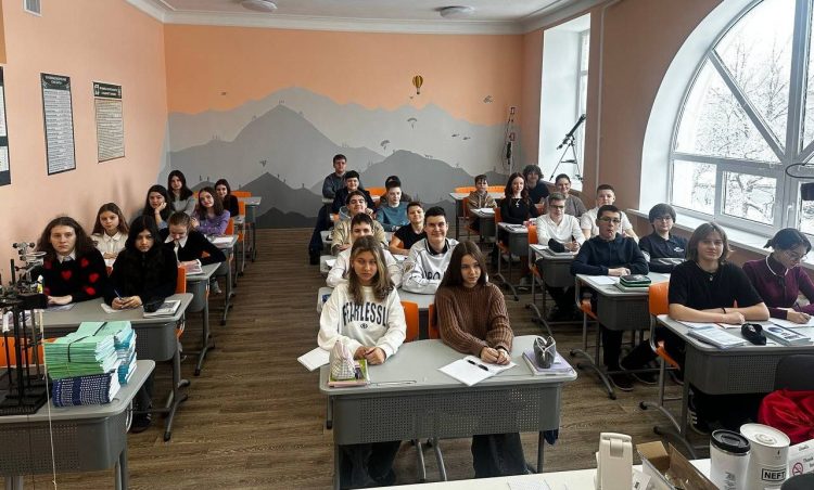 В ДНР после новогодних каникул в очном формате работают 476 школ