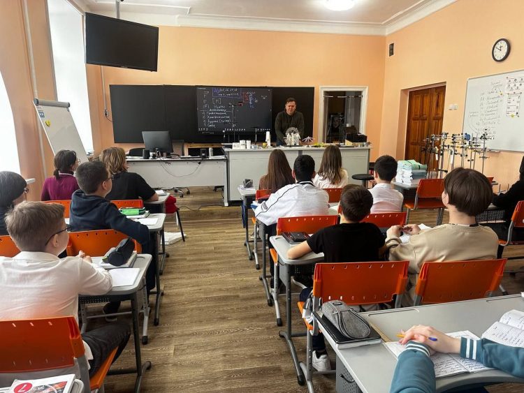 В ДНР после новогодних каникул в очном формате работают 476 школ