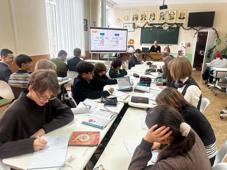 В ДНР после новогодних каникул в очном формате работают 476 школ