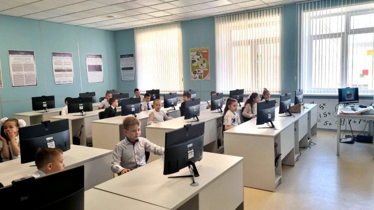 В ДНР после новогодних каникул в очном формате работают 476 школ