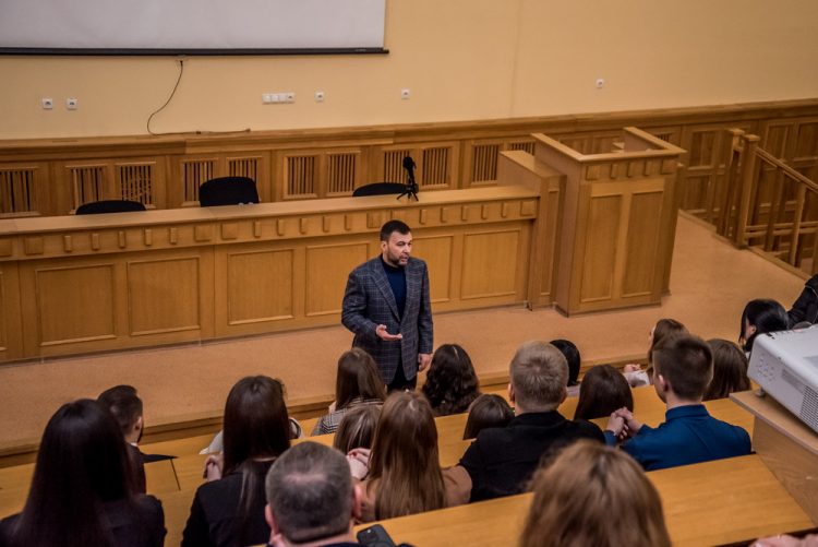 «На вас всегда можно рассчитывать»: Денис Пушилин встретился со студентами Донецкой Народной Республики