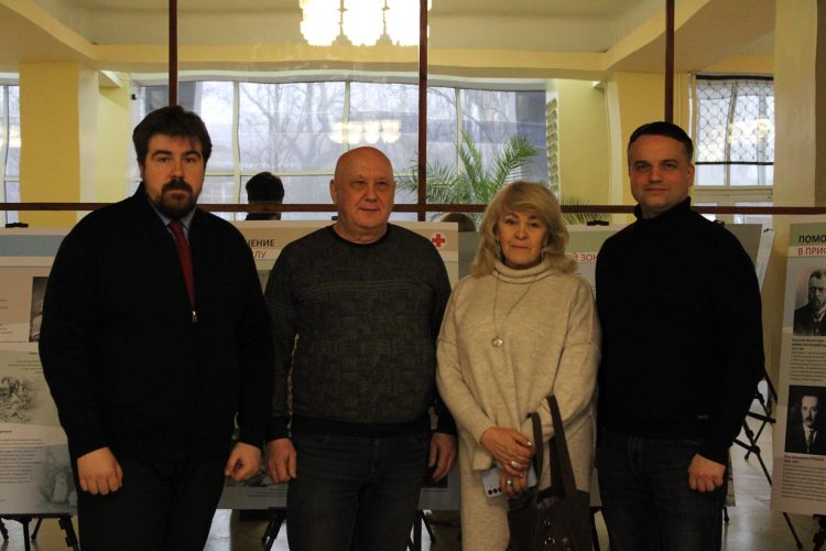 В ДонГУ открылась выставка, посвященная истории отечественной военной медицины