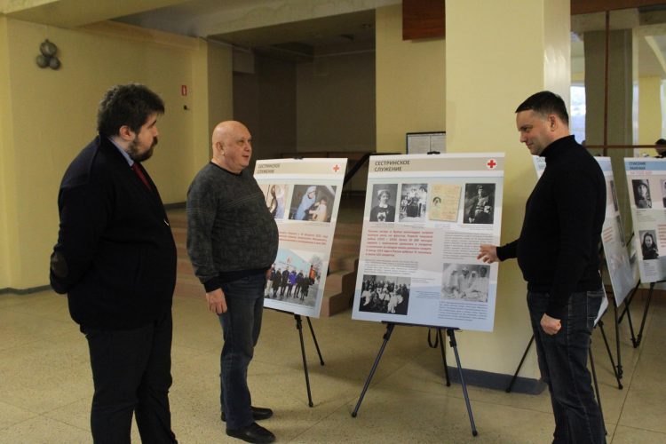 В ДонГУ открылась выставка, посвященная истории отечественной военной медицины