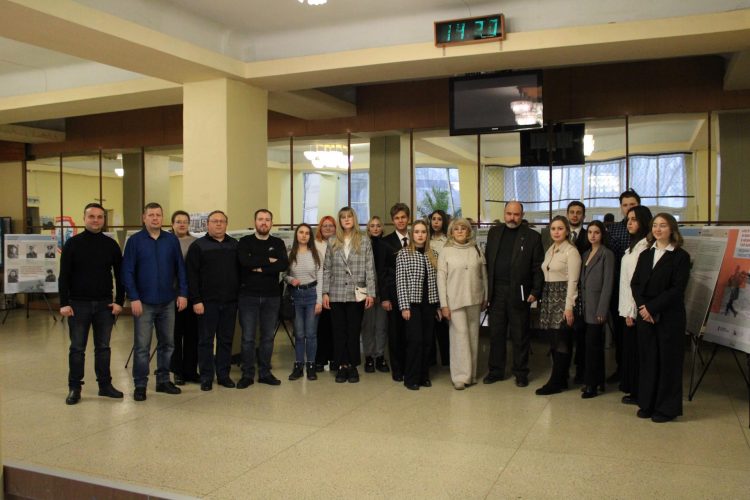 В ДонГУ открылась выставка, посвященная истории отечественной военной медицины