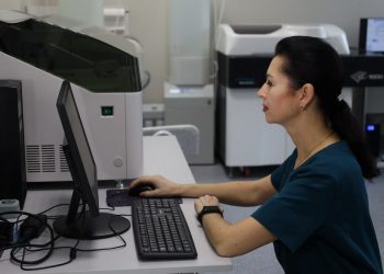 Жители ДНР могут бесплатно сдать более 200 видов медицинских анализов по направлению лечащего врача