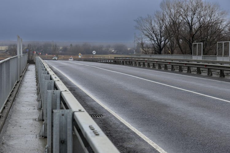В ДНР отремонтировали мост на трассе от Донецка до КПП «Успенка»