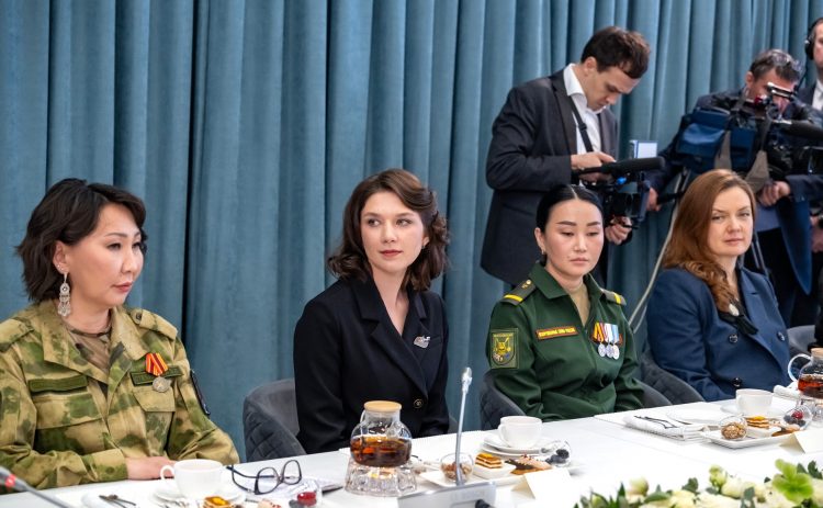 Владимир Путин провёл встречу с сотрудниками и подопечными фонда «Защитники Отечества»