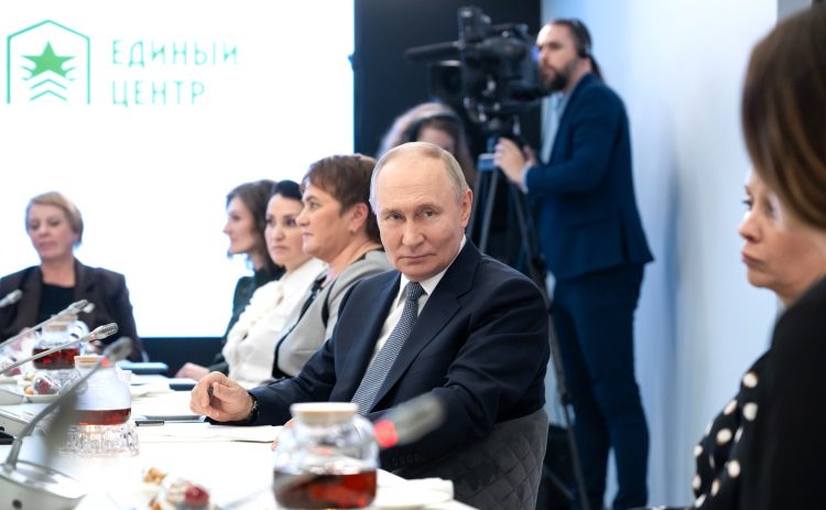 Владимир Путин провёл встречу с сотрудниками и подопечными фонда «Защитники Отечества»