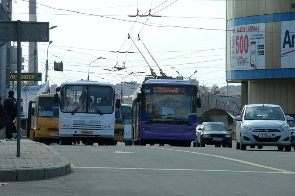 Троллейбус №17 и автобус №77 в Донецке