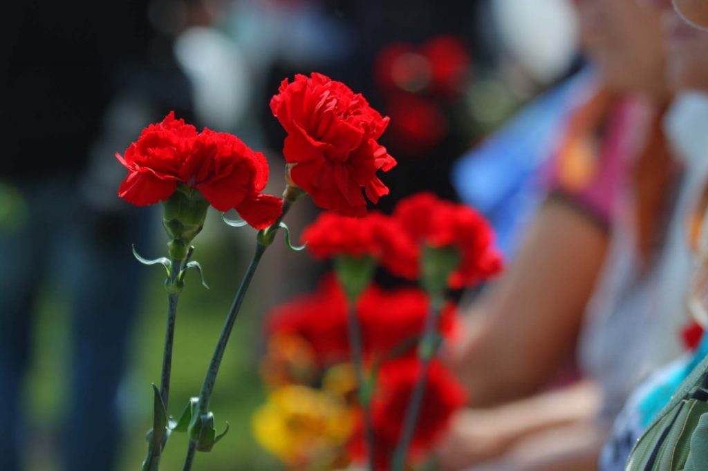 Возложение цветов на 9 Мая