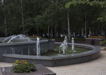 Фонтан возле пальмы Мерцалова на бульваре Пушкина в Донецке