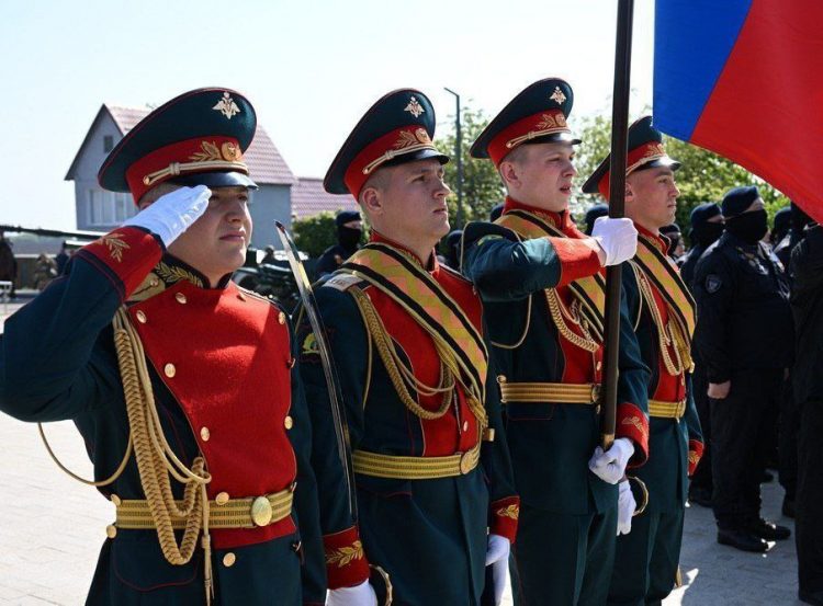 Глава ДНР возложил цветы к Вечному огню на Саур-Могиле в преддверии Дня Победы