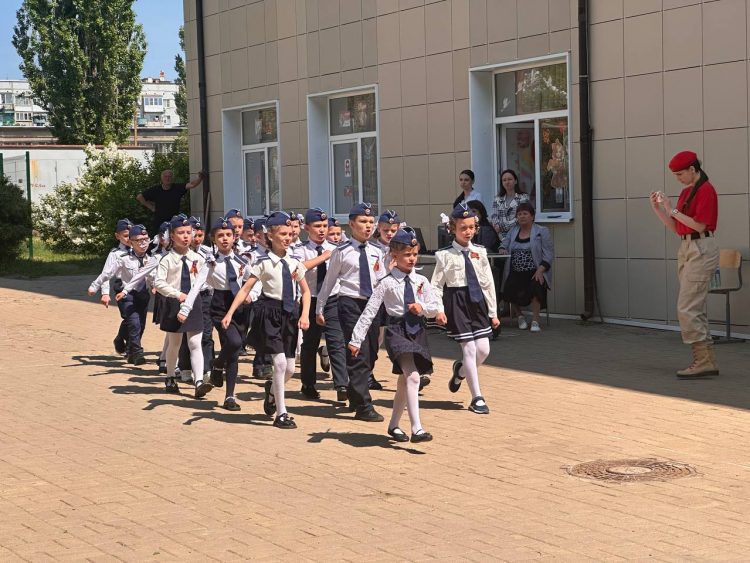 В Тельманово к 80-летию Великой Победы прошел смотр строя и песни среди школьников
