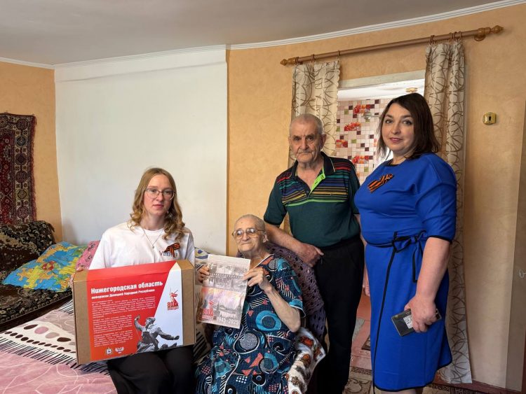 Ветеранам Великой Отечественной войны из Иловайска вручили поздравительные письма от Президента России