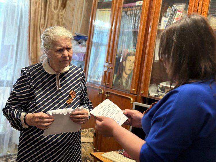 Ветеранам Великой Отечественной войны из Иловайска вручили поздравительные письма от Президента России