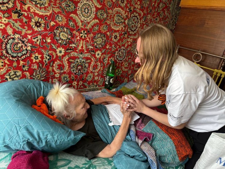 Ветеранам Великой Отечественной войны из Иловайска вручили поздравительные письма от Президента России