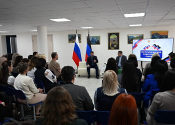 Глава ДНР провел общереспубликанское родительское собрание