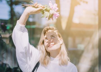 Психология весны: как пережить хандру и настроиться на позитив