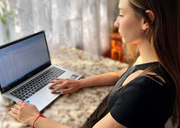 Студенты и преподаватели ДонГУ приняли участие в проекте «Архивный десант»