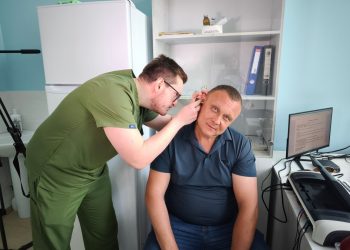 Сурдологи из ФМБА России продолжают проверять здоровье ветеранов в ДНР
