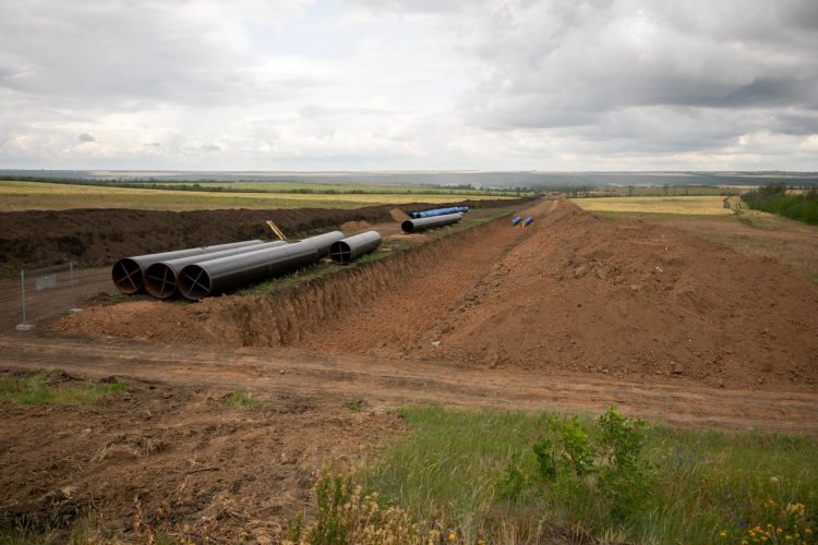 В Мариуполе продолжается строительство нового водовода между Старокрымским и Павлопольским водохранилищами