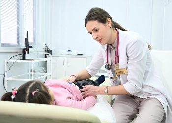 Более двух тысяч школьников прошли медосмотры благодаря новой сети опорных медучреждений