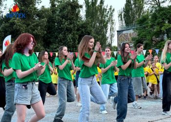 Около 1,5 тысяч детей из воссоединённых регионов отдохнут этим летом в «Красной гвоздике»