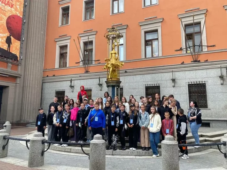 Порядка 1400 школьников из воссоединённых регионов посетили Москву по программе «Культурная карта 4+85»