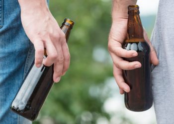 За продажу алкоголя в запрещённые часы и дни будут штрафовать