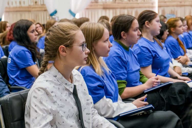 Школьники из ДНР смогут принять участие в образовательном форуме в Ленинградской области