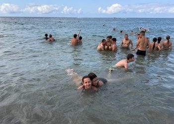 Иловайские школьники отдыхают на берегу Черного моря в Дивноморском